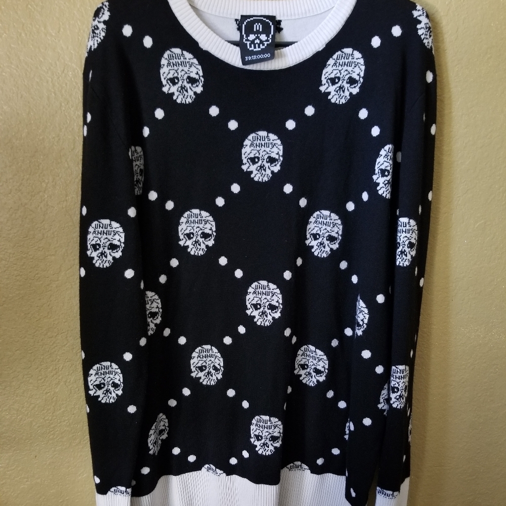 Unus Annus skull sweater